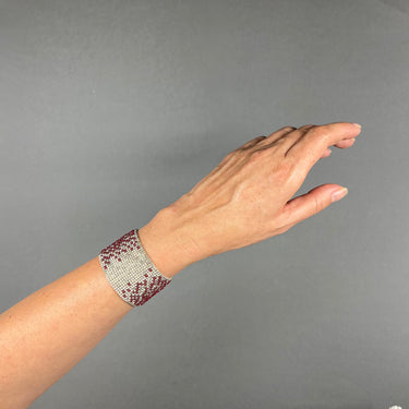 Brazalete Telar Plata Grueso Difuminado Rojo